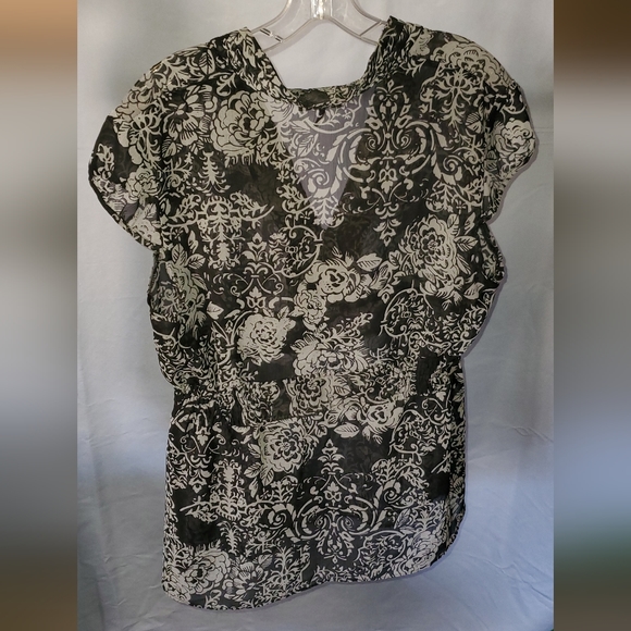 Daisy Fuentes Black Floral Top - Picture 2 of 2